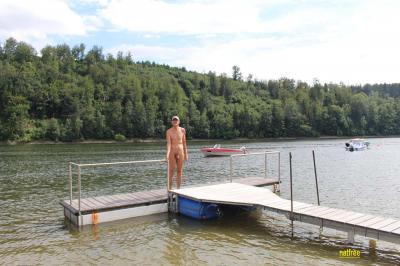 Balade canoë, ponton pour les embarcations de plaisance.