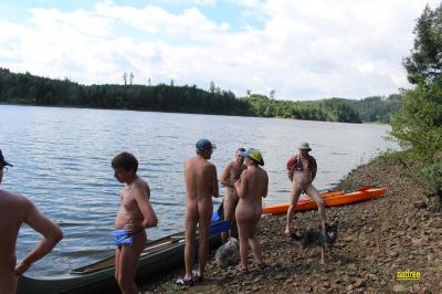 Balade canoë, concertation au bord du lac.