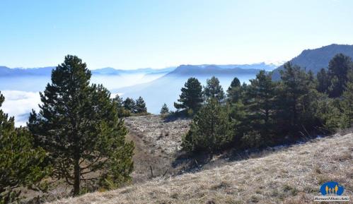 Le brouillard couvre les vallées. 2740a