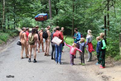 Rencontre de textiles avec enfants.