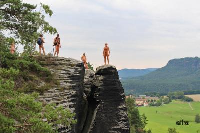 Rando Saxe 13 - Sur le sommet des rochers.