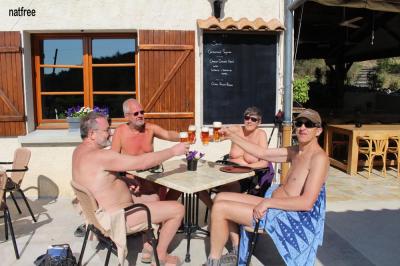 Val Drôme Soleil 1k0 7 - La terrasse du camping.